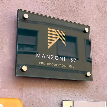 Manzoni 137 *